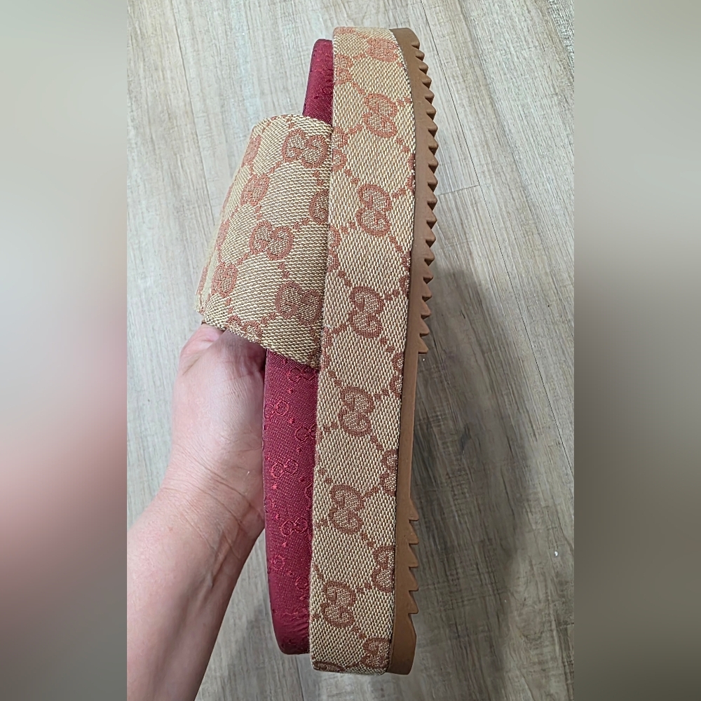 Designer Inspired Women's Beige Monogram Slide Sandals with Deep Pink Footbed - Picture 4 of 5